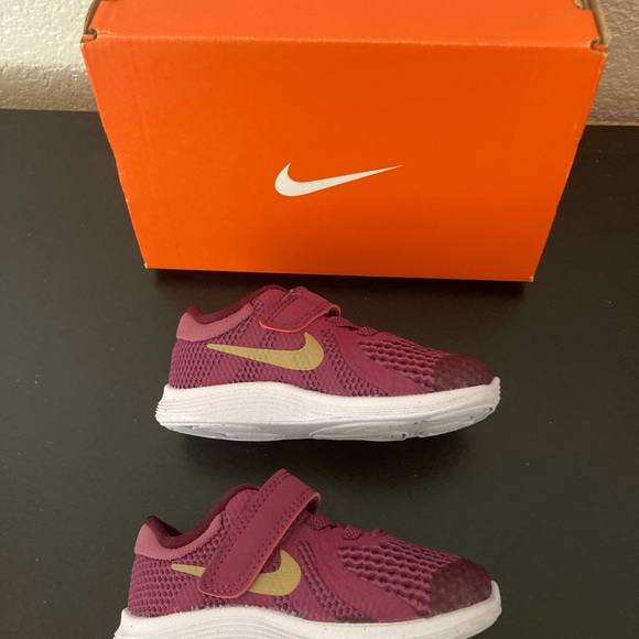 NEW NIKE REVOLUTION 4 SNEAKERS 4C GIRLS TODDLER CHILDREN INFANT SHOES BABY - Picture 13 of 16